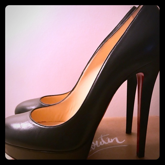 “AUTHENTIC” CHRISTIAN LOUBOUTIN 8 - Picture 1 of 5